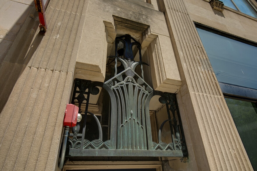 More Photos Of 304 E Grace St, Richmond Storefront Retail Office For Lease