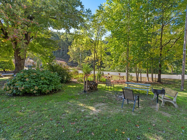 More Photos Of 125 Tee Pee Dr, Whittier Hotel For Sale