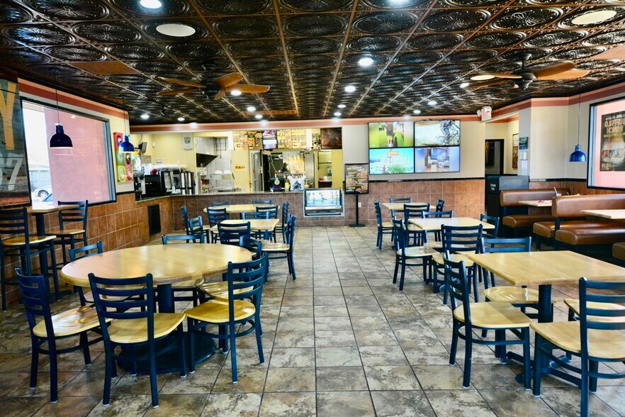More Photos Of 1210 Lamar Ave, Paris Fast Food For Sale