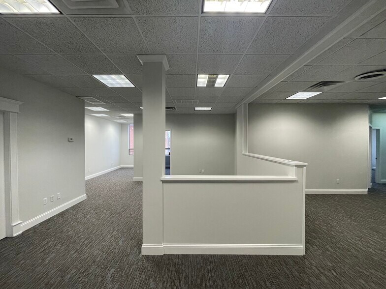 More Photos Of 80 Maple Ave, Smithtown Office For Lease