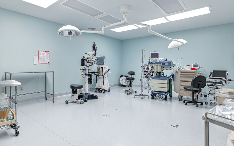 More Photos Of 508-512 N Jefferson st, New Castle Medical For Sale