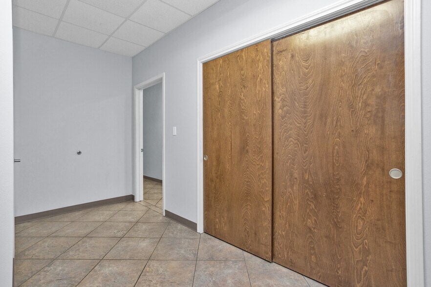 More Photos Of 1207 N Fm 3083 Rd, Conroe Distribution For Lease