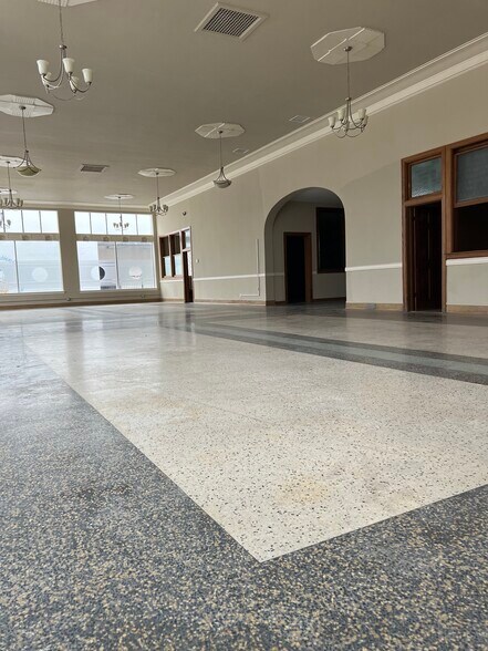 More Photos Of 223 Commerce St, Kingsport Storefront For Sale