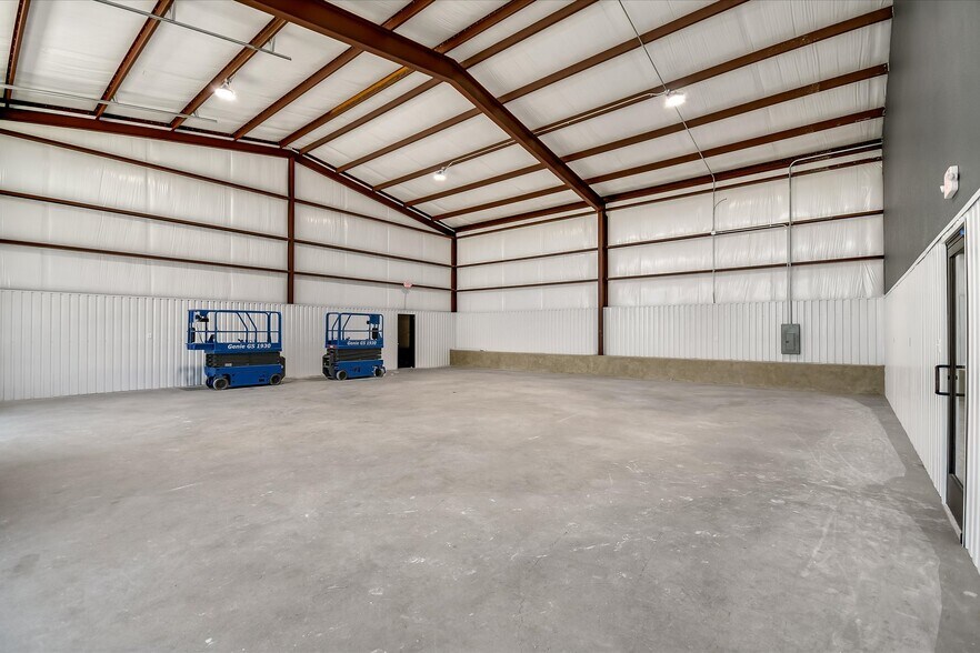 More Photos Of 451 Farrell Rd, Dripping Springs Light Distribution For Sale