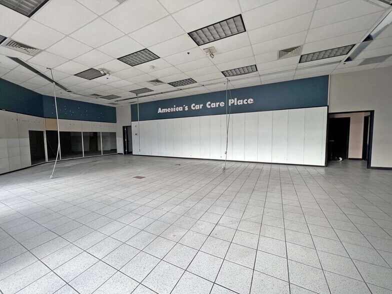 More Photos Of 317 Lincoln Hwy, Fairview Heights Auto Repair For Lease