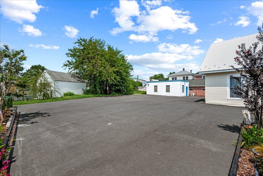 More Photos Of 10 Irving Ave N, Colonial Beach Apartments For Sale