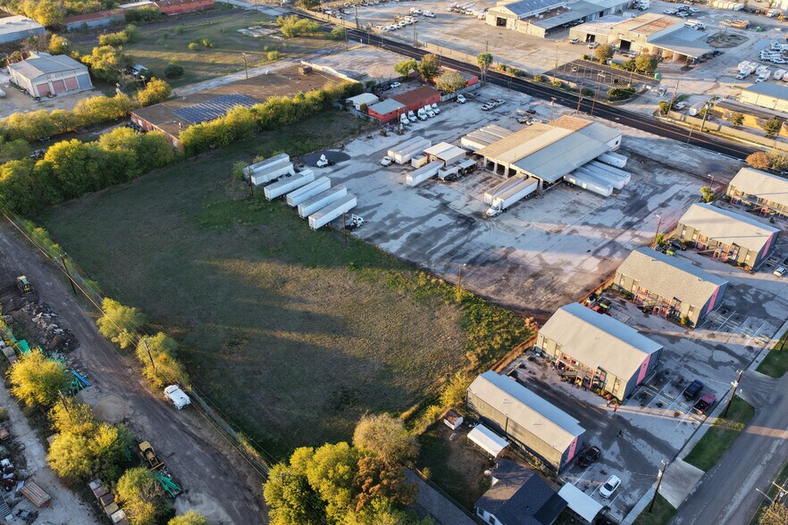 More Photos Of 2026 W Malone Ave, San Antonio Warehouse For Lease