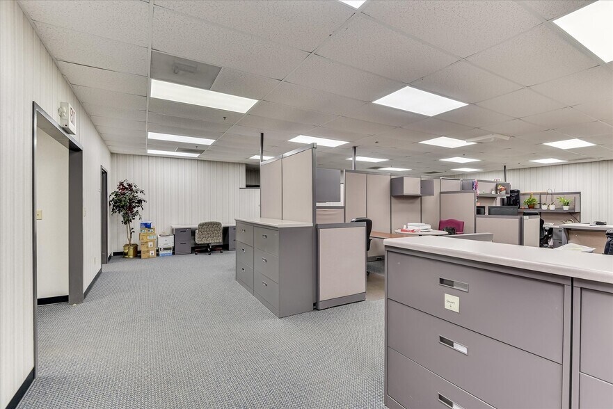 More Photos Of 1089 Augusta Rd, Warrenville Office For Lease