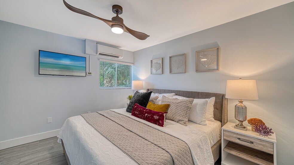 More Photos Of 104 Avenida Veneccia, Siesta Key Multifamily For Sale