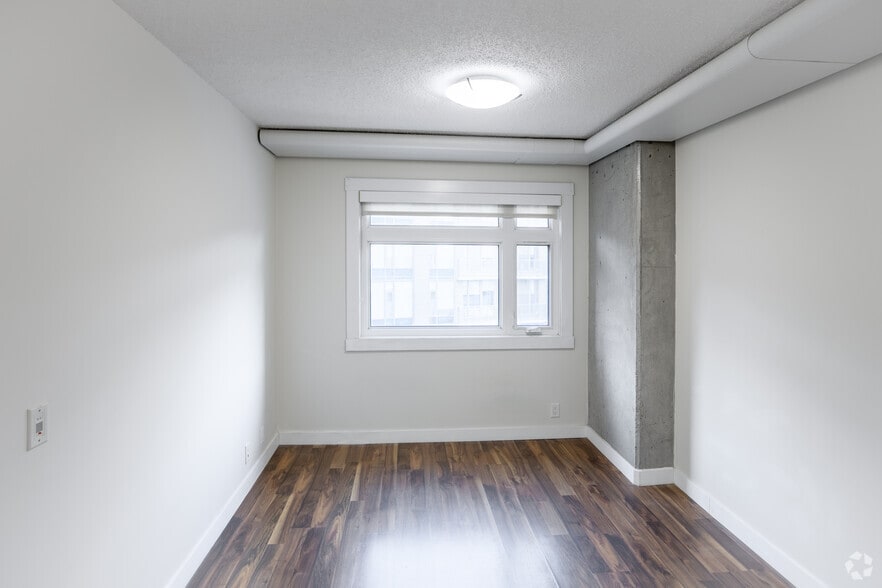 More Photos Of 10047 109 St NW, Edmonton Apartments For Lease