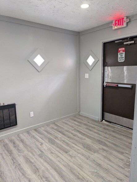 More Photos Of 6028 N Dixie Dr, Dayton Bar For Sale