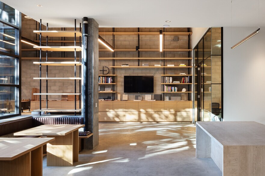 More Photos Of 743 Seward St, Los Angeles Office For Lease