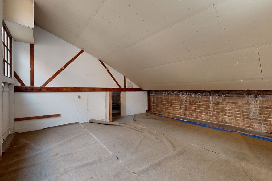 More Photos Of 1035 Murray St, Berkeley Showroom For Lease