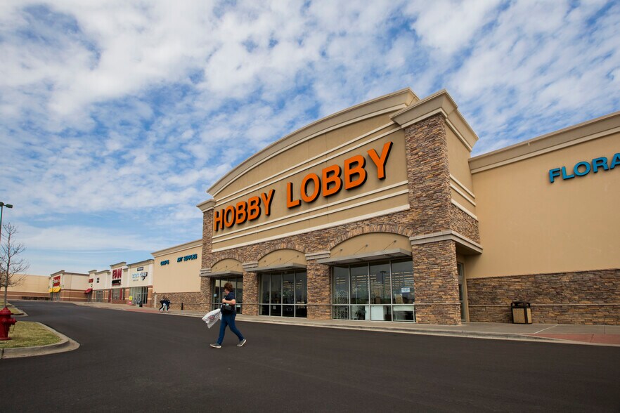 More Photos Of S I-35 Service Rd, Moore Unknown For Lease