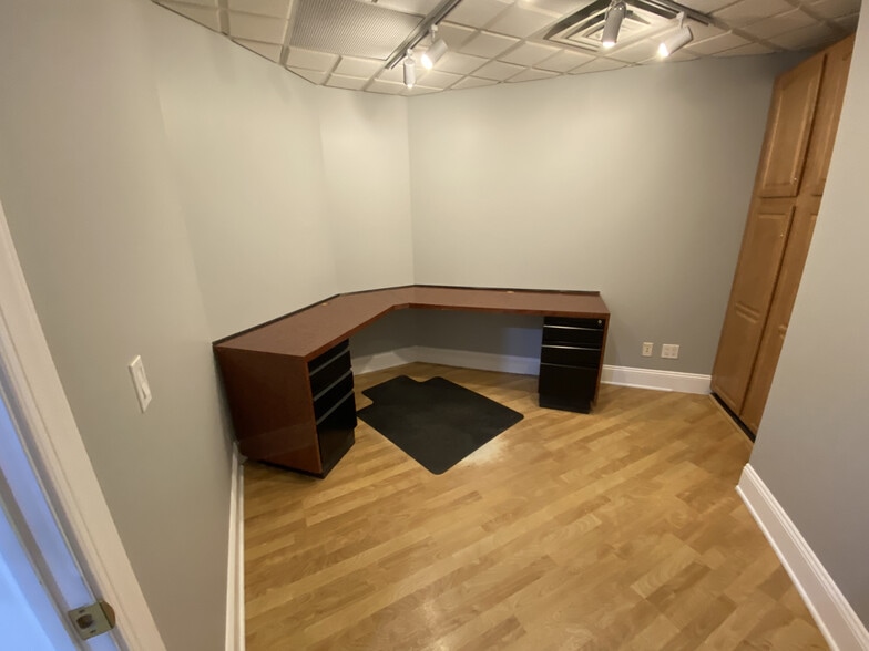 More Photos Of 1865 Old Hudson Rd, Saint Paul Office For Lease