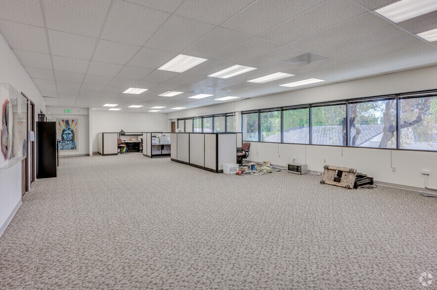 More Photos Of 2942 Daimler St, Santa Ana Office For Sale