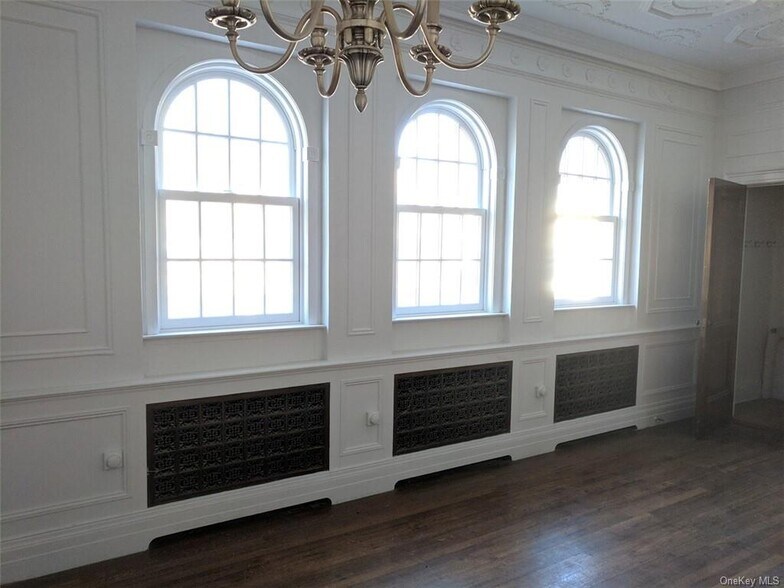 More Photos Of 2 S Broadway, Tarrytown Restaurant For Sale