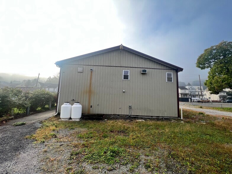 More Photos Of 45 E Bacon St, Pottsville Light Distribution For Lease