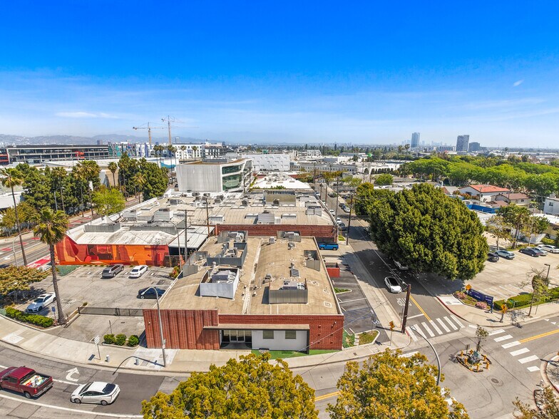 More Photos Of 3940 Higuera St, Culver City Showroom For Sale