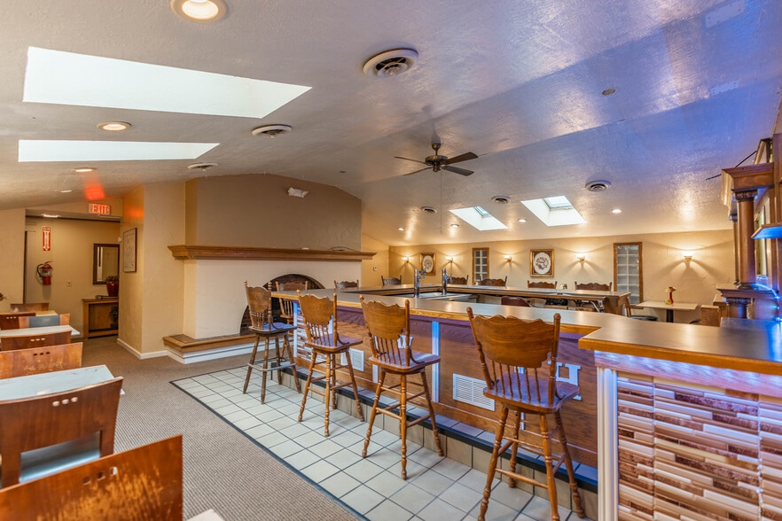 More Photos Of 4905 W Tuscarawas St, Canton Restaurant For Lease