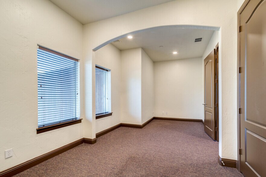 More Photos Of 5849 Park Vista Cir, Keller Showroom For Lease