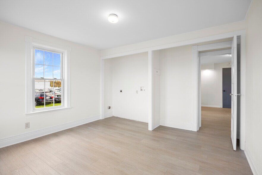 More Photos Of 267 Wolf Rd, Latham Office For Lease