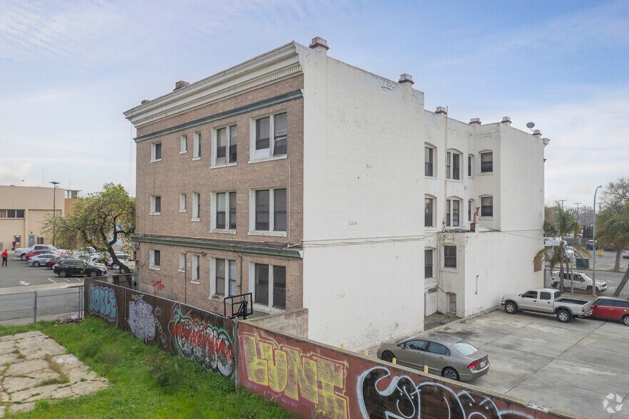 More Photos Of 315 25th St, Richmond Multifamily For Sale