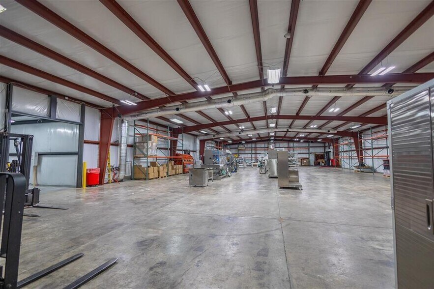 More Photos Of 252 Commerce Dr, Tompkinsville Warehouse For Sale