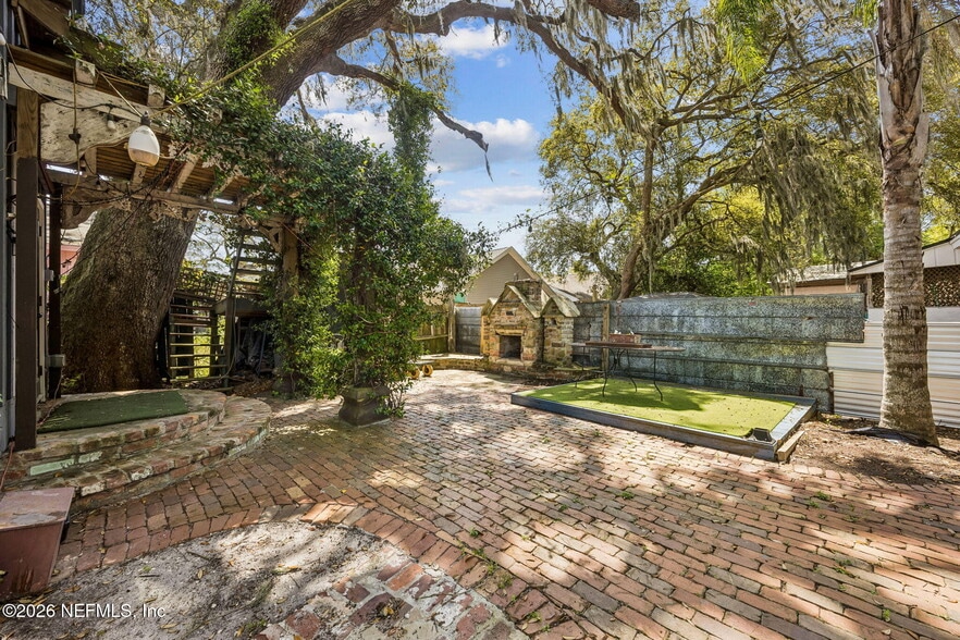 More Photos Of 1008 Beech St, Fernandina Beach Freestanding For Sale