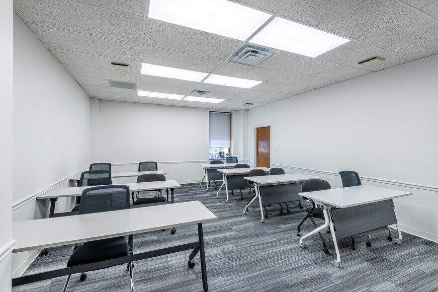 More Photos Of 530 Main St, Danville Office For Sale