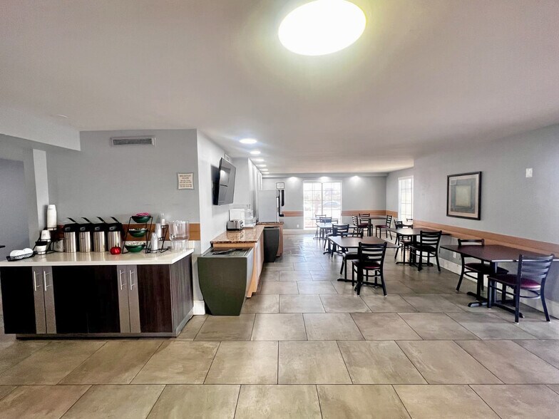 More Photos Of 11033 W Gateway Blvd, El Paso Hotel For Sale