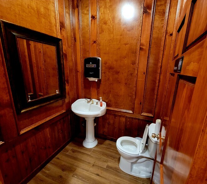 More Photos Of 2605 William Tell St, Houston Industrial For Sale