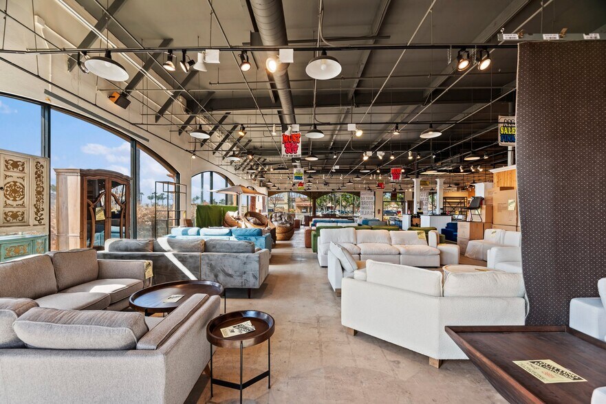 More Photos Of 2801 Paseo Mercado, Oxnard Freestanding For Sale