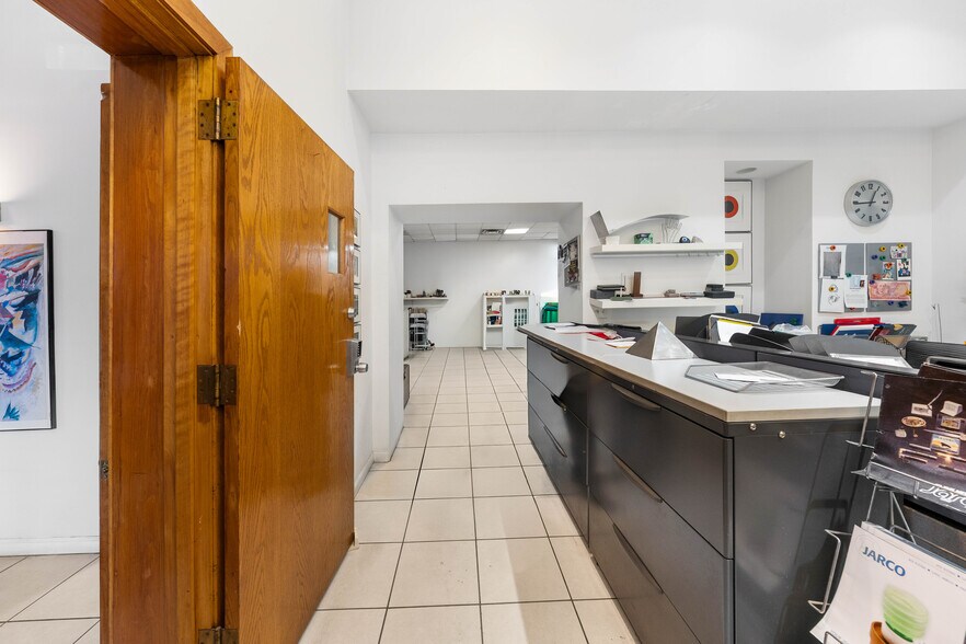 More Photos Of 4407-4411 Park Ave, Union City Loft Creative Space For Sale