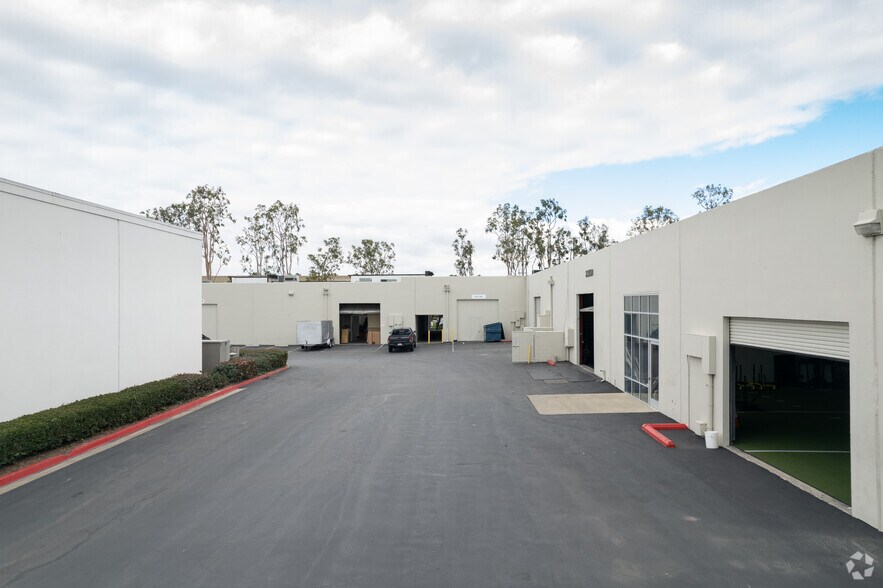 More Photos Of 23052 Lake Forest Dr, Laguna Hills Storefront For Lease