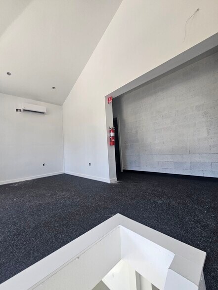 More Photos Of 5833 NE Portland Hwy, Portland Flex For Sale