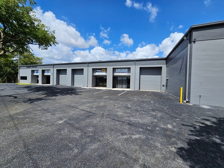 More Photos Of 8111 Garden Rd, Riviera Beach Warehouse For Sale