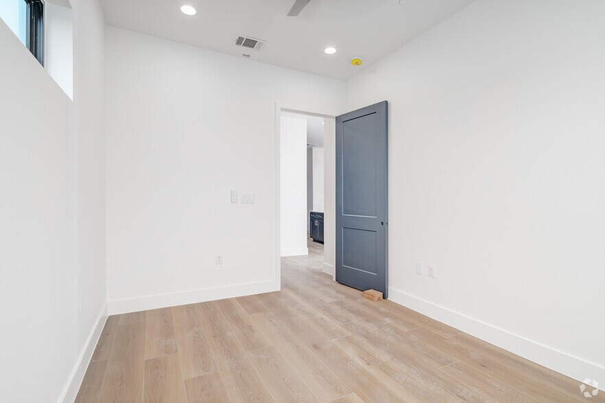 More Photos Of 10899 S Hausman Rd, San Antonio Apartments For Sale
