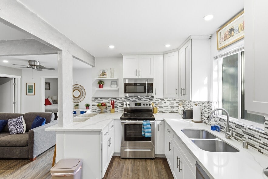 More Photos Of 1544 Chalcedony St, San Diego Apartments For Sale