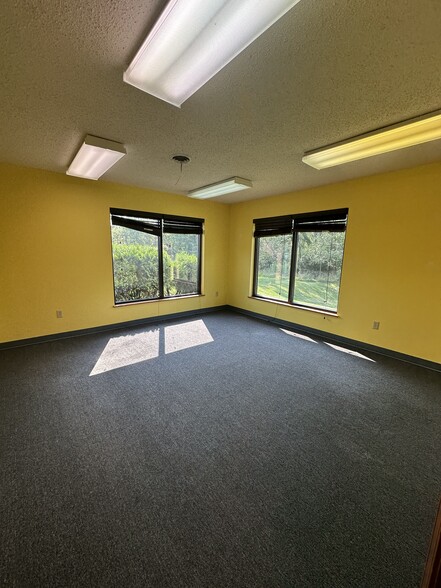 More Photos Of 7779 E Ridgewood Rd, Hobart Office For Lease
