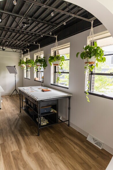 More Photos Of 1501 Lake Dr SE, Grand Rapids Storefront Retail Office For Lease