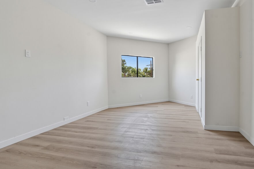 More Photos Of 10650-10658 Burbank Blvd, North Hollywood Food Processing For Sale