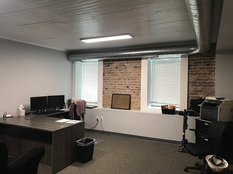 More Photos Of 8001 Conser St, Overland Park Office For Lease