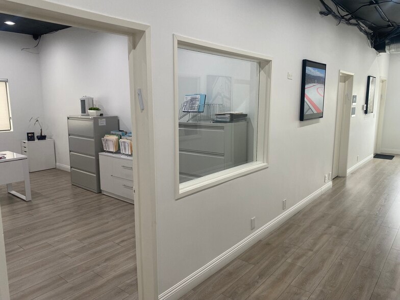 More Photos Of 6930 Owensmouth Ave, Canoga Park Office For Lease