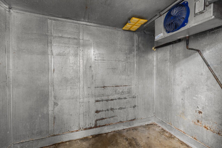 More Photos Of 310-315 S Robertson Blvd, Los Angeles Storefront For Lease