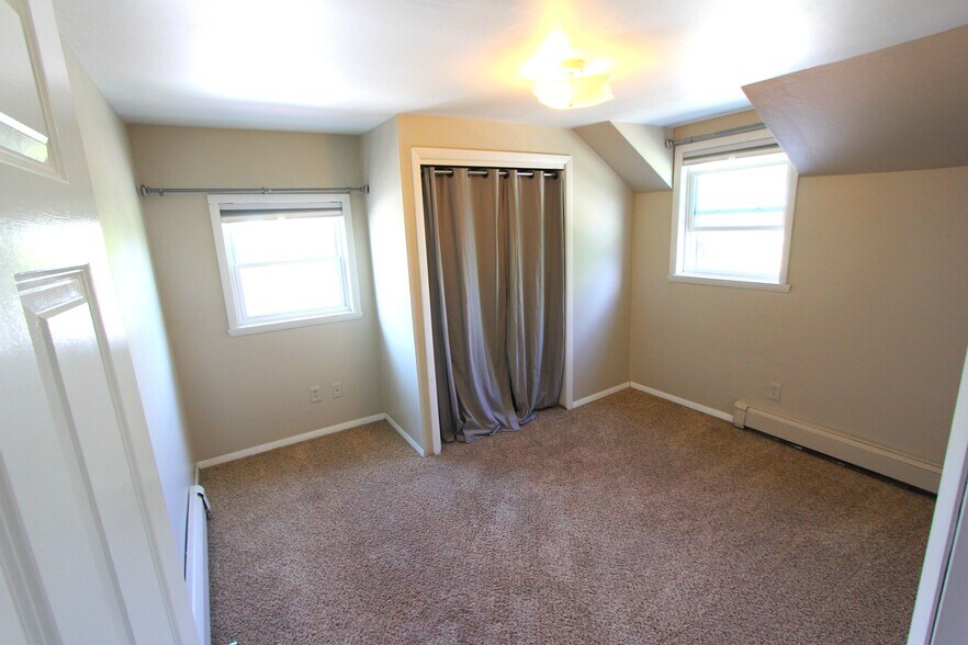 More Photos Of W3239 Dundas Rd, Kaukauna Bar For Sale