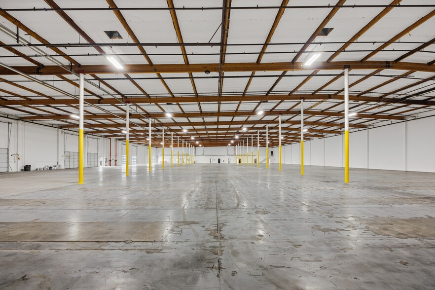 More Photos Of 12224 Montague St, Pacoima Distribution For Lease