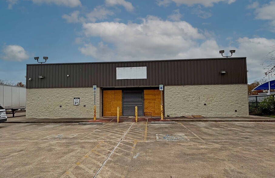 More Photos Of 9530 Cullen Blvd, Houston Freestanding For Sale