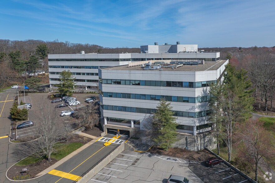 More Photos Of 800 Connecticut Ave, Norwalk Office For Lease