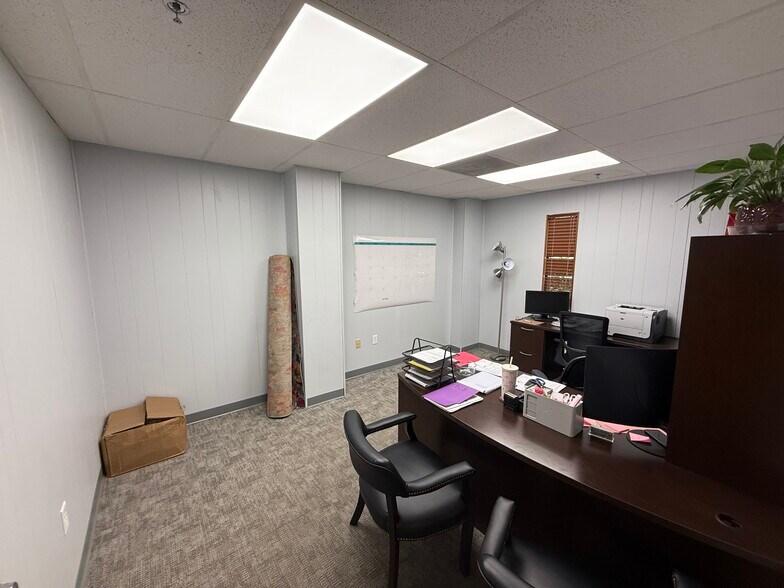 More Photos Of 2100 Commerce Dr, Cayce Warehouse For Lease